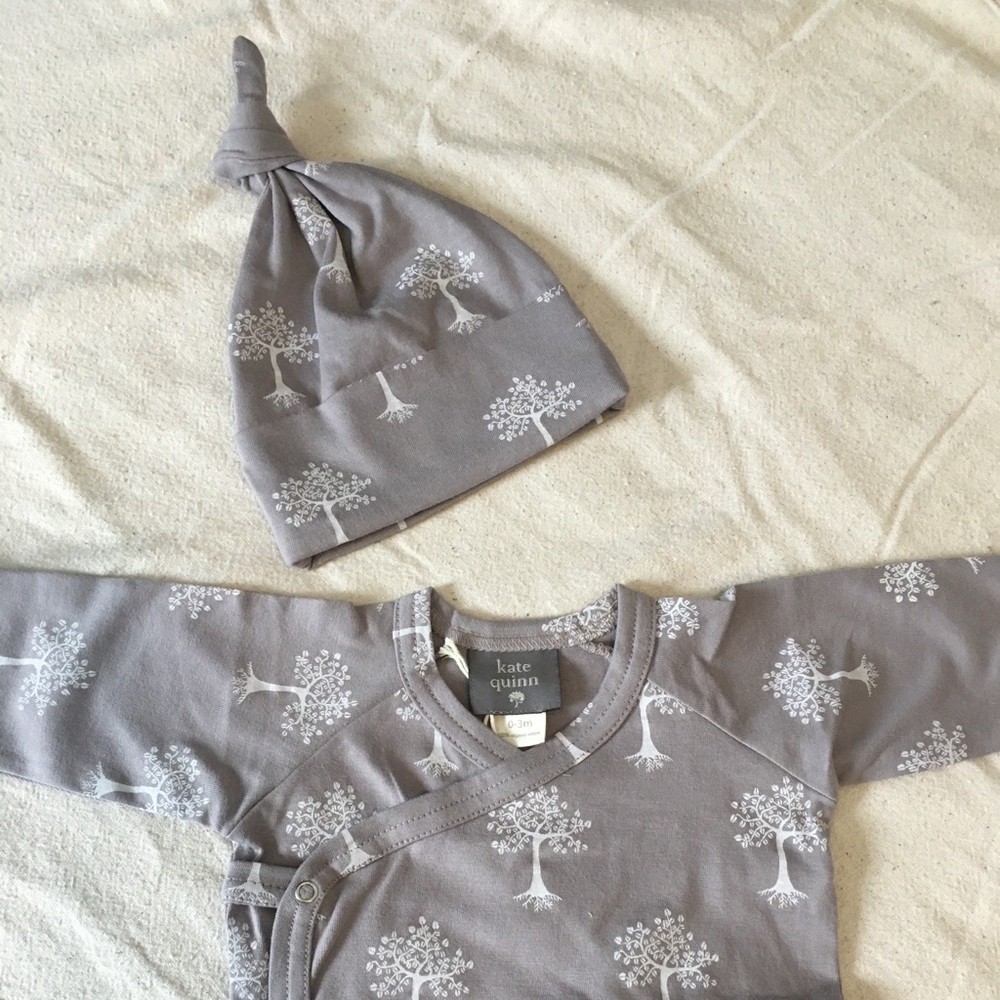Kate Quinn Organics kimono bodysuit & knot hat